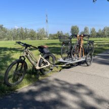 Wir liefern Fahrräder mit dem Fahrrad aus