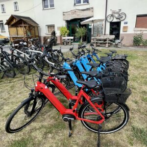 Farbenfrohe E-Bikes jetzt an drei weiteren Standorten Farbenfrohe E-Bikes jetzt an drei weiteren Standorten